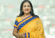 বাবার স্মৃতি সম্মাননা পেলেন মেয়ে সুবর্ণা