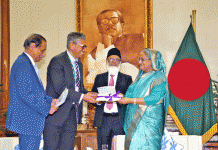 চুড়িহাট্টায় অগ্নিকান্ডে ক্ষতিগ্রস্তদের সহায়তায় প্রধানমন্ত্রীর ত্রাণ তহবিলে মেঘনা ব্যাংকের ২৫ লাখ টাকার চেক প্রদান