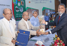 “ন্যাশনাল প্রোডাকটিভিটি এন্ড কোয়ালিটি এক্সিলেন্স অ্যাওয়ার্ড ২০১৮” বৃহৎ শিল্প (অন্যান্য) বিভাগে প্রথম পুরস্কার অর্জন করল স্ট্যান্ডার্ড ব্যাংক লিমিটেড