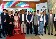 জাতীয় রপ্তানি ট্রফি ২০১৬-২০১৭ অর্জনকারী রপ্তানিকারকদের সংবর্ধনা দিয়েছে অগ্রণী ব্যাংক