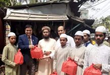 মুজিব শতবর্ষের শুরুতে এতিমদের মাঝে খাবার বিতরন করল সোনালী ব্যাংক
