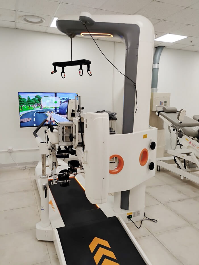 এআই রোবট বিএমইউতে ফিজিওথেরাপি দেবে