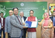 বাংলাদেশ ব্যাংক থেকে সাসটেইনেবল রেটিং এর জন্য ক্রেস্ট ও সম্মাননা স্মারক অর্জন করল শাহ্জালাল ইসলামী ব্যাংক পিএলসি