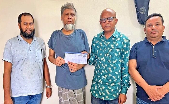 নড়াইল জেলার আফরা গ্রামের বাসিন্দাকে ক্যান্সার রোগের চিকিৎসার জন্য আর্থিক সহায়তা প্রদান করল শাহ্জালাল ইসলামী ব্যাংক পিএলসি