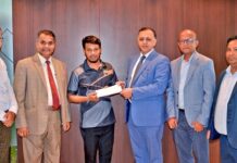 শাহ্জালাল ইসলামী ব্যাংক কুমিল্লা জেলার মুরাদনগর উপজেলার হতদরিদ্র কৃষক ও রিক্সাচালক-কে আর্থিক সহায়তা প্রদান করল