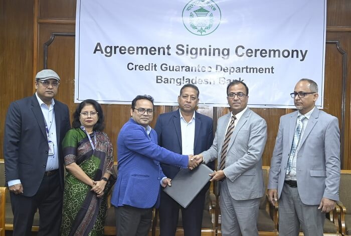 স্ট্যান্ডার্ড ব্যাংক আর্থিক অন্তর্ভুক্তি বৃদ্ধিকল্পে বাংলাদেশ ব্যাংকের সাথে চুক্তি স্বাক্ষর করল