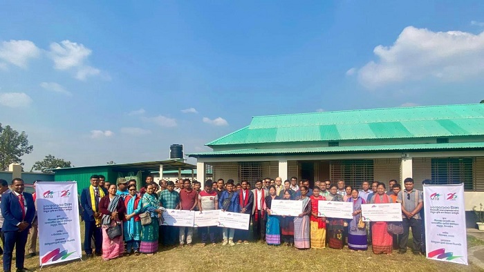আদিবাসী জনগোষ্ঠীর ক্ষমতায়নে এমটিবি’র ঋণ বিতরণ