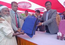 টাঙ্গাইলের সখিপুরে শীতার্তদের মধ্যে সোনালী ব্যাংকের কম্বল বিতরণ