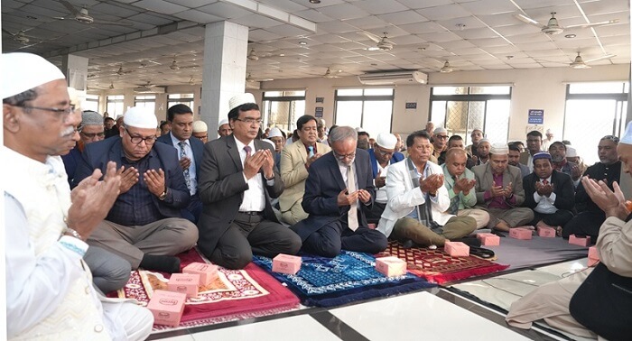 বেগম খালেদা জিয়া’র মৃত্যুতে সোনালী ব্যাংক এমপ্লয়ীজ এসোসিয়েশন (সিবিএ), কেন্দ্রীয় কমিটি ও ম্যানেজমেন্টের পক্ষ থেকে কোরআন খতম, মিলাদ ও দোয়া মাহফিল অনুষ্ঠিত