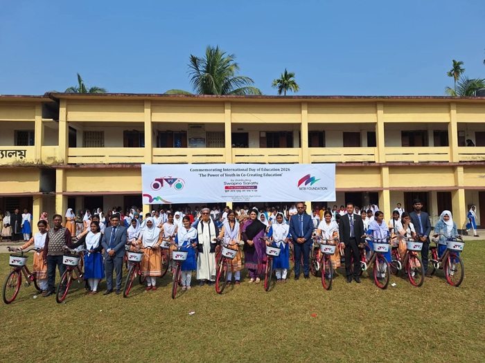 এমটিবি ফাউন্ডেশনের উদ্যোগে বরিশালের মঠবাড়িয়ায় ছাত্রীদের মাঝে ‘স্বপ্ন সারথি’ সাইকেল বিতরণ