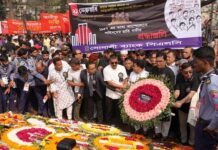কেন্দ্রীয় শহিদ মিনারে ভাষা শহিদদের প্রতি সোনালী ব্যাংকের শ্রদ্ধা নিবেদন