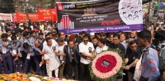 কেন্দ্রীয় শহিদ মিনারে ভাষা শহিদদের প্রতি সোনালী ব্যাংকের শ্রদ্ধা নিবেদন