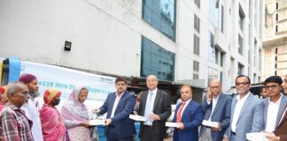 পথে পথে রোজাদারদের মাঝে আল-আরাফাহ্ ইসলামী ব্যাংকের ১০ দিনব্যাপী ইফতার বিতরণ কর্মসূচি