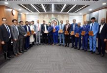 আল-আরাফাহ ইসলামী ব্যাংক ২৫ বছরের বেশি সময় ধরে কর্মরত কর্মকর্তাদের সংবর্ধনা দিল