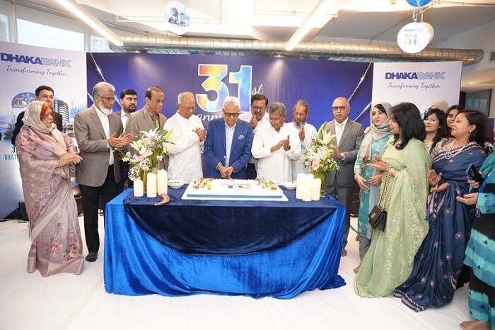 31st Anniversary Cake Cutting (1) ঢাকা ব্যাংক ৩১তম প্রতিষ্ঠাবার্ষিকী উদযাপন করল