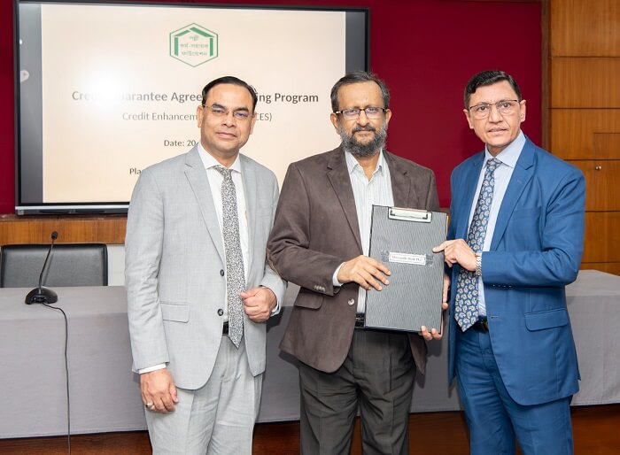 মার্কেন্টাইল ব্যাংক এর সাথে পিকেএসএফ-এর চুক্তি স্বাক্ষর