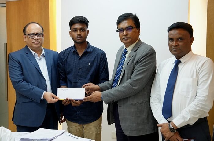 অর্থাভাবে পড়াশোনা বন্ধ হওয়ার উপক্রম, ঢাকা বিশ্ববিদ্যালয়ের শিক্ষার্থী আলামিনের পাশে সোনালী ব্যাংক