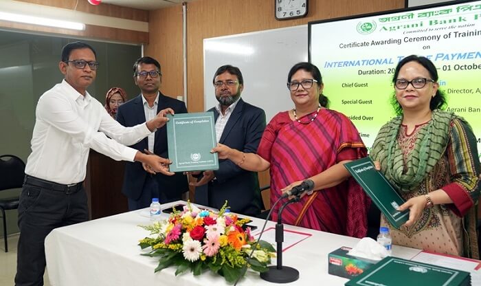 অগ্রণী ব্যাংকে ‘ইন্টারন্যাশনাল ট্রেড পেমেন্ট অ্যান্ড ফাইন্যান্স’ প্রশিক্ষণ কোর্সের সনদ বিতরণ